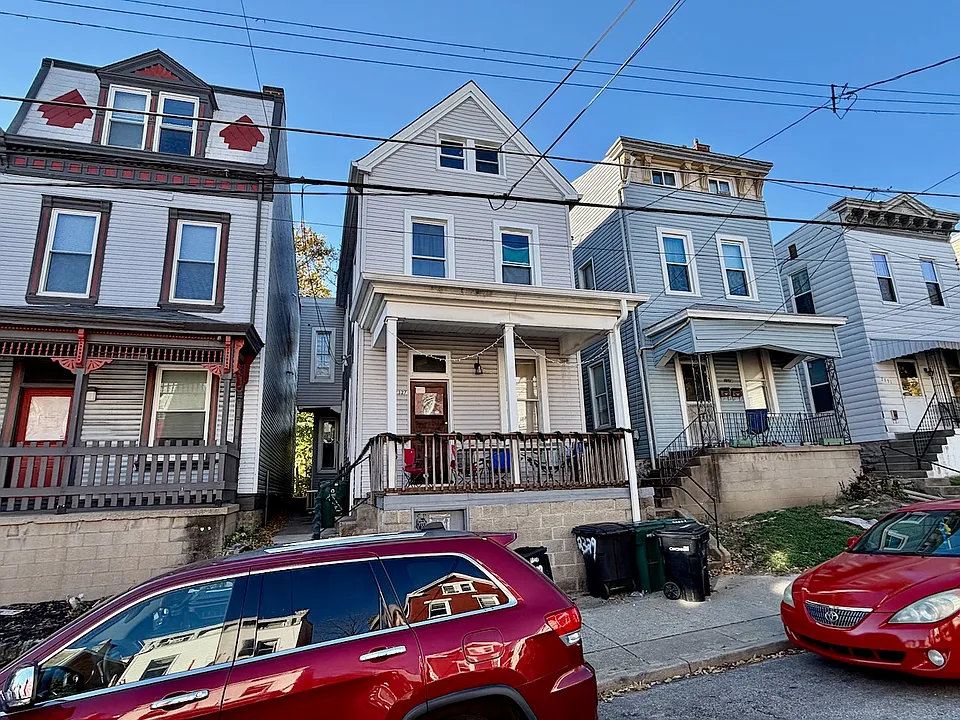 2327 Stratford Ave