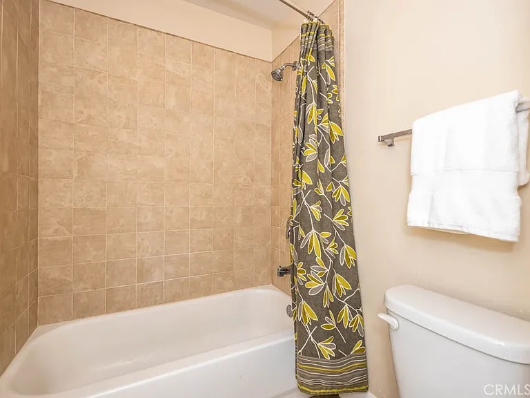 21 Ashbrook #102 — Photo 31