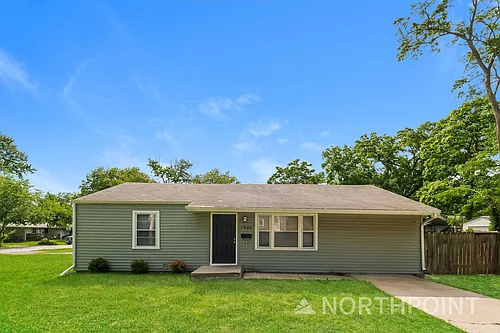 7944 Oak St Photo 1