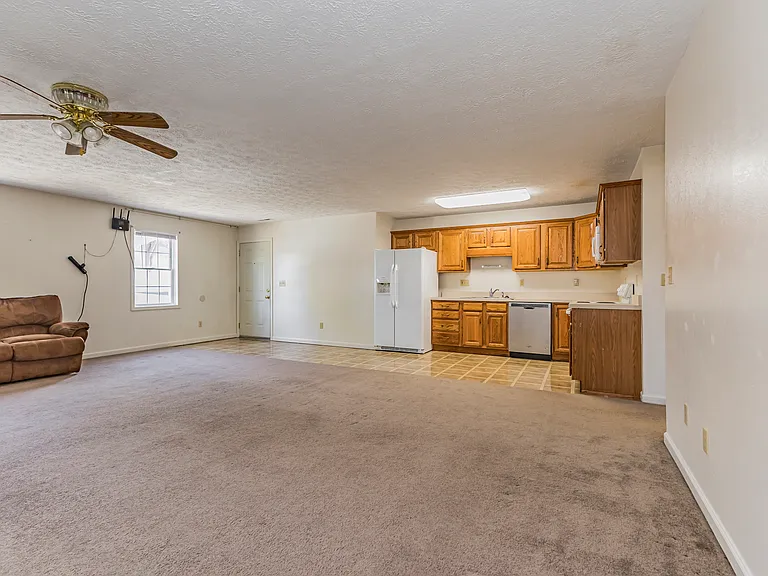 1620 W Jackson St — Photo 8