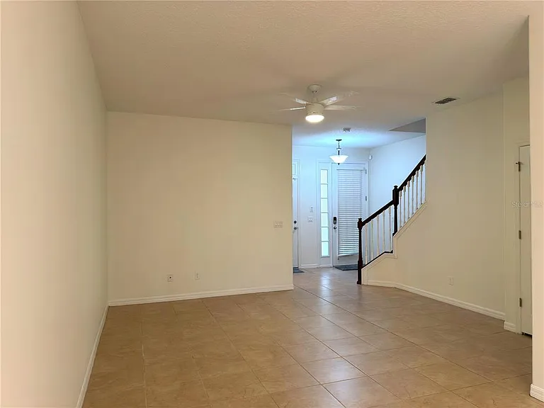1036 Laurel Ridge Ln — Photo 3