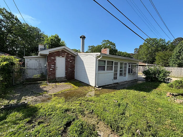 6900 Cloverdale Dr — Photo 19