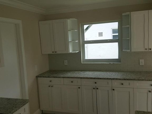 3rd image of 1228 SW 22nd Ave