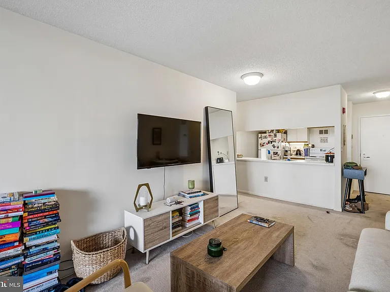 233 S 6th St #912B — Photo 3