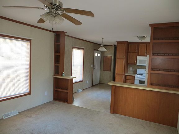 4th image of 84 Terrace Dr