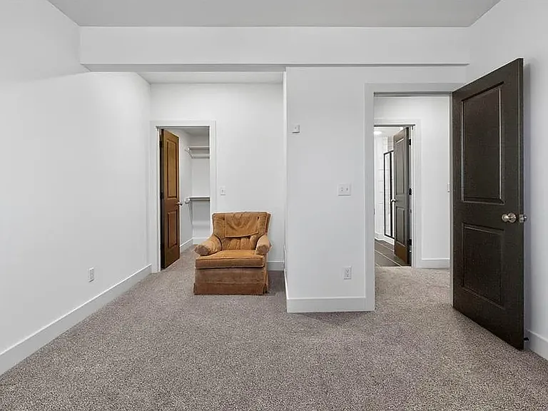 8808 N Clarion Ave — Photo 26