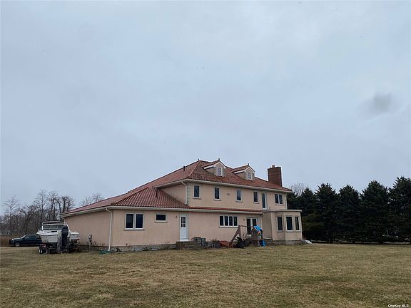 5th image of 295 Golfview Ct