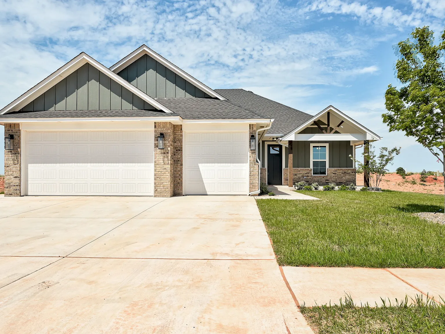 4 bed, 2.5 bath, 1954 sqft, $2,450 — Photo 1