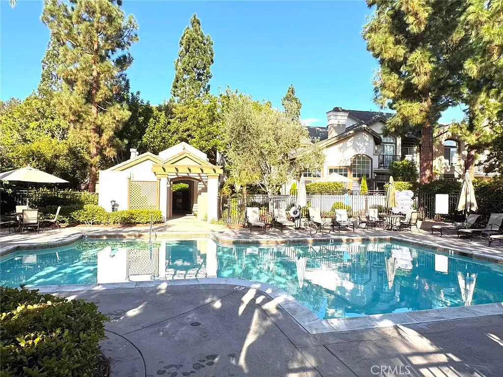 2 bed, 1033 sqft, $3,500 — Photo 2