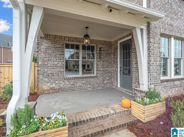 1699 Thatcham Ln, Hoover, AL 35244