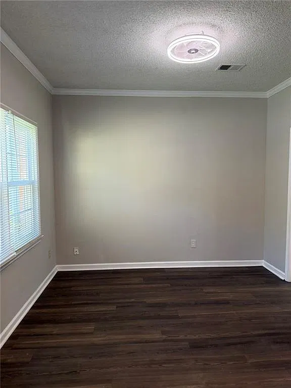 4 bed, 2.5 bath, 2300 sqft, $2,295 — Photo 4