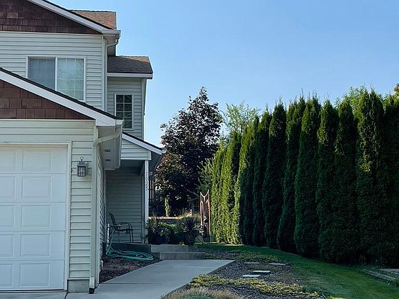 Driveway to front porch and unit entrance