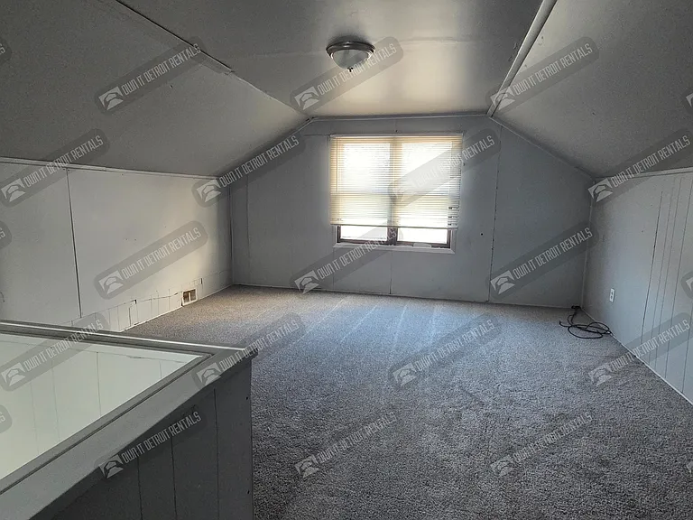 12217 Plainview Ave — Photo 14