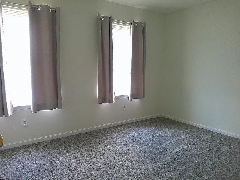 209 Ingram St E — Photo 18