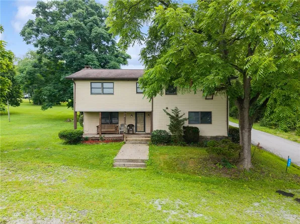 131 Pershing Ave, Mount Pleasant, PA 15666