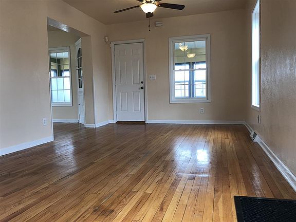 5th image of 107 Norwood Ave