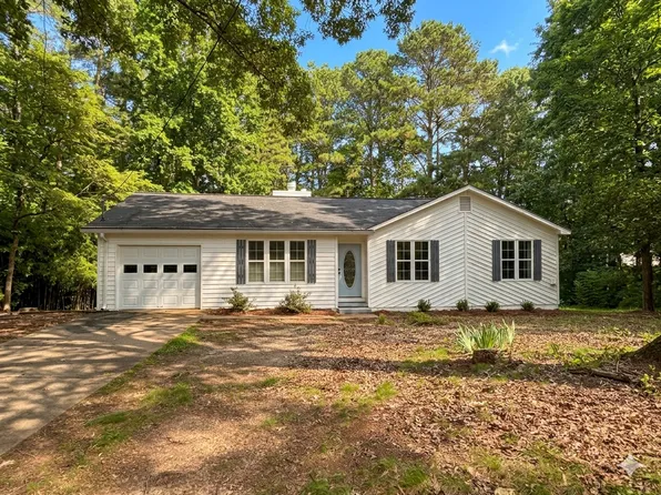 512 Wood Crest Ct, Woodstock, GA 30189