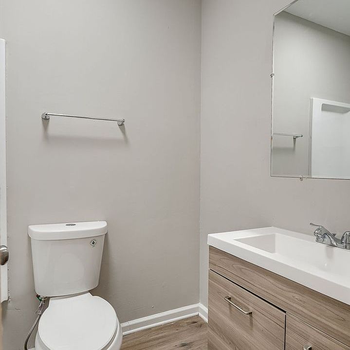 1st image of 301 Benton Blvd #10