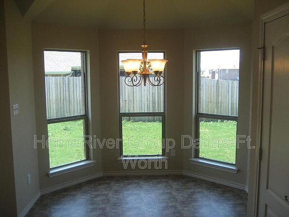 4th image of 2128 Oakridge Dr