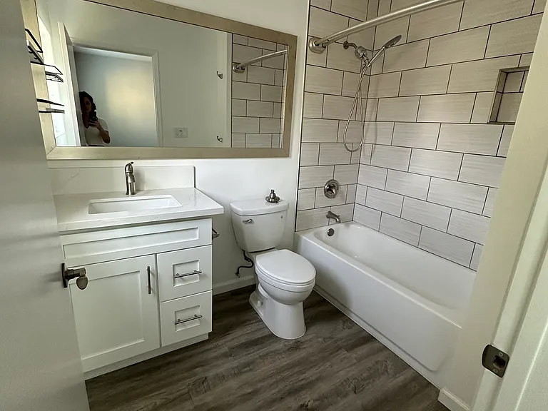 105 S Hayworth Ave #9 — Photo 11
