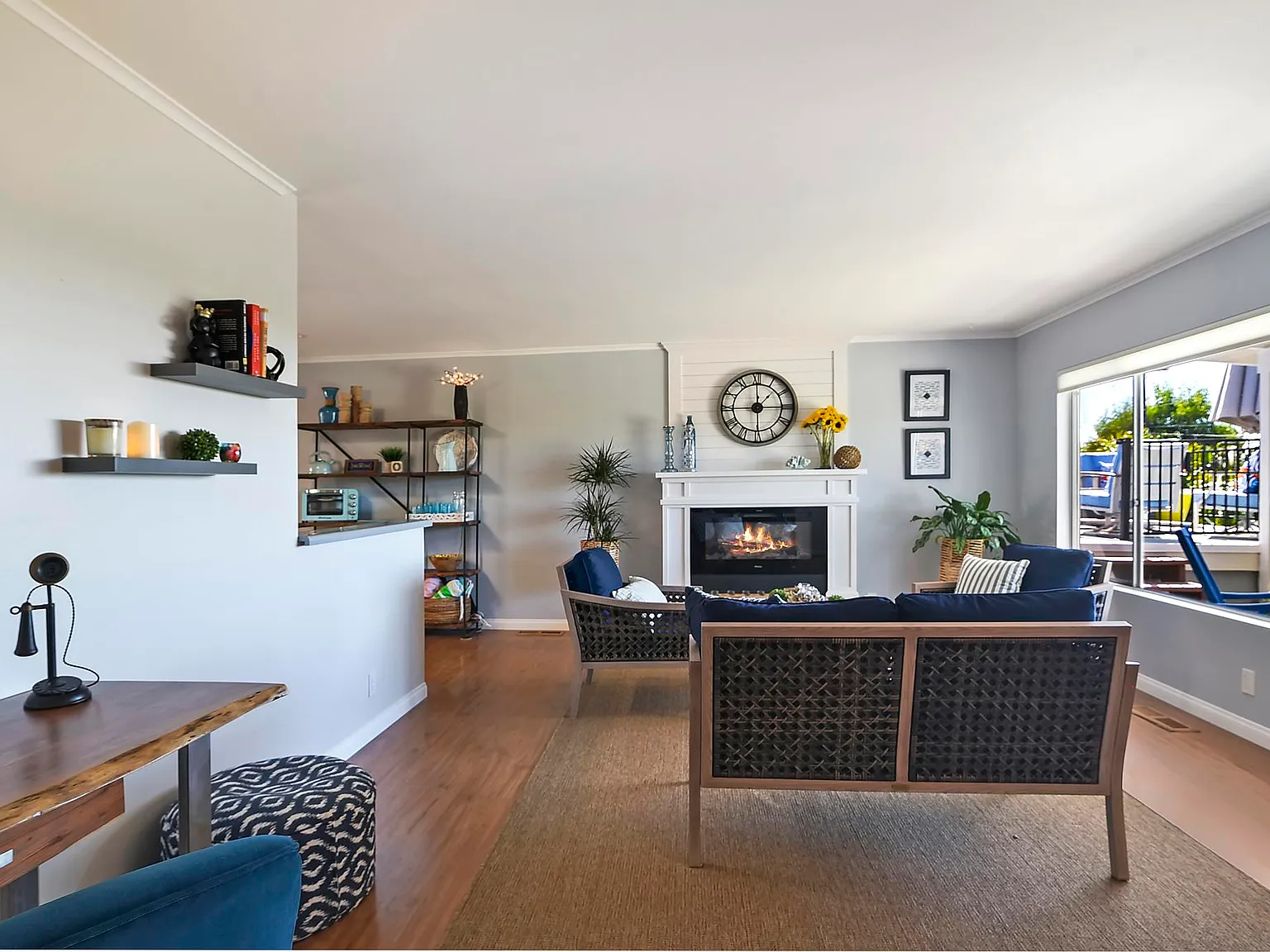 3 bed, 1656 sqft, $6,950 — Photo 3