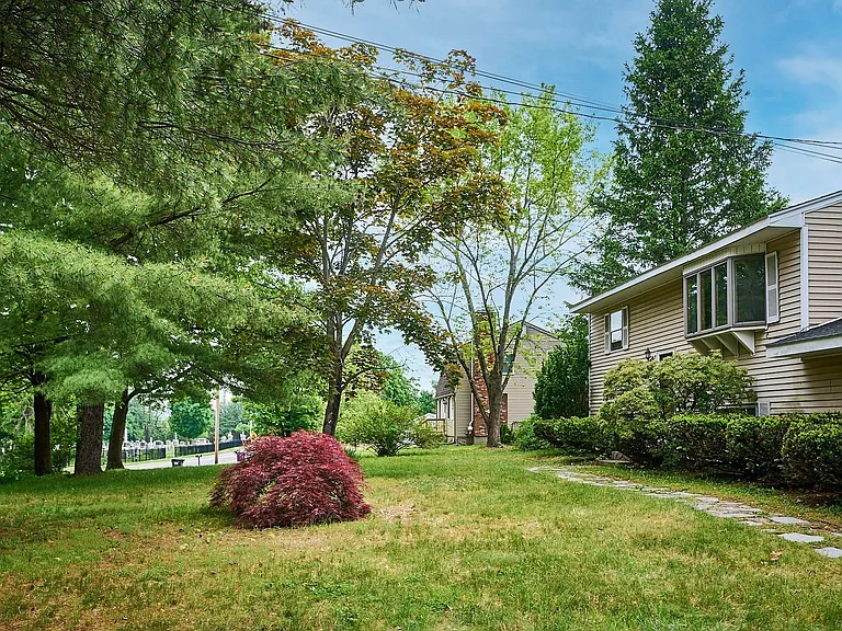 167 Rocky Hill Rd — Photo 4