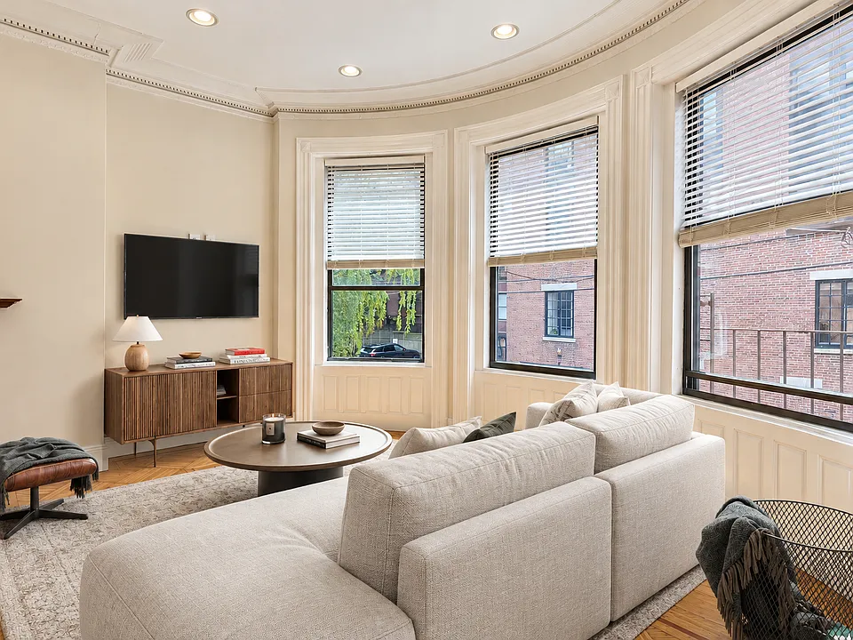 390 Marlborough St #2