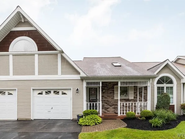 8 Sweet Bay Ln, Williamsville, NY 14221