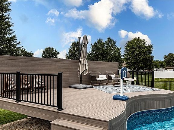3rd image of 814 S Sunset Ln