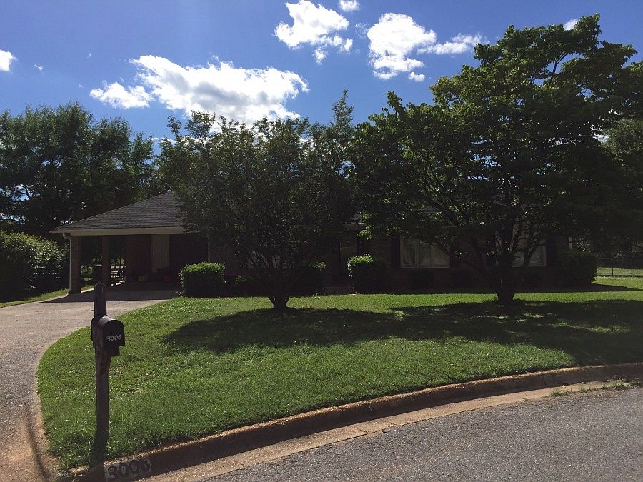 2nd image of 3006 11th Ave E