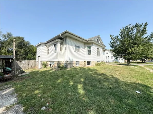 304 N Main St, Leeton, MO 64761