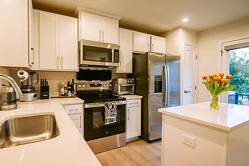3 bed, 3.5 bath, 1420 sqft, $2,700 — Photo 2