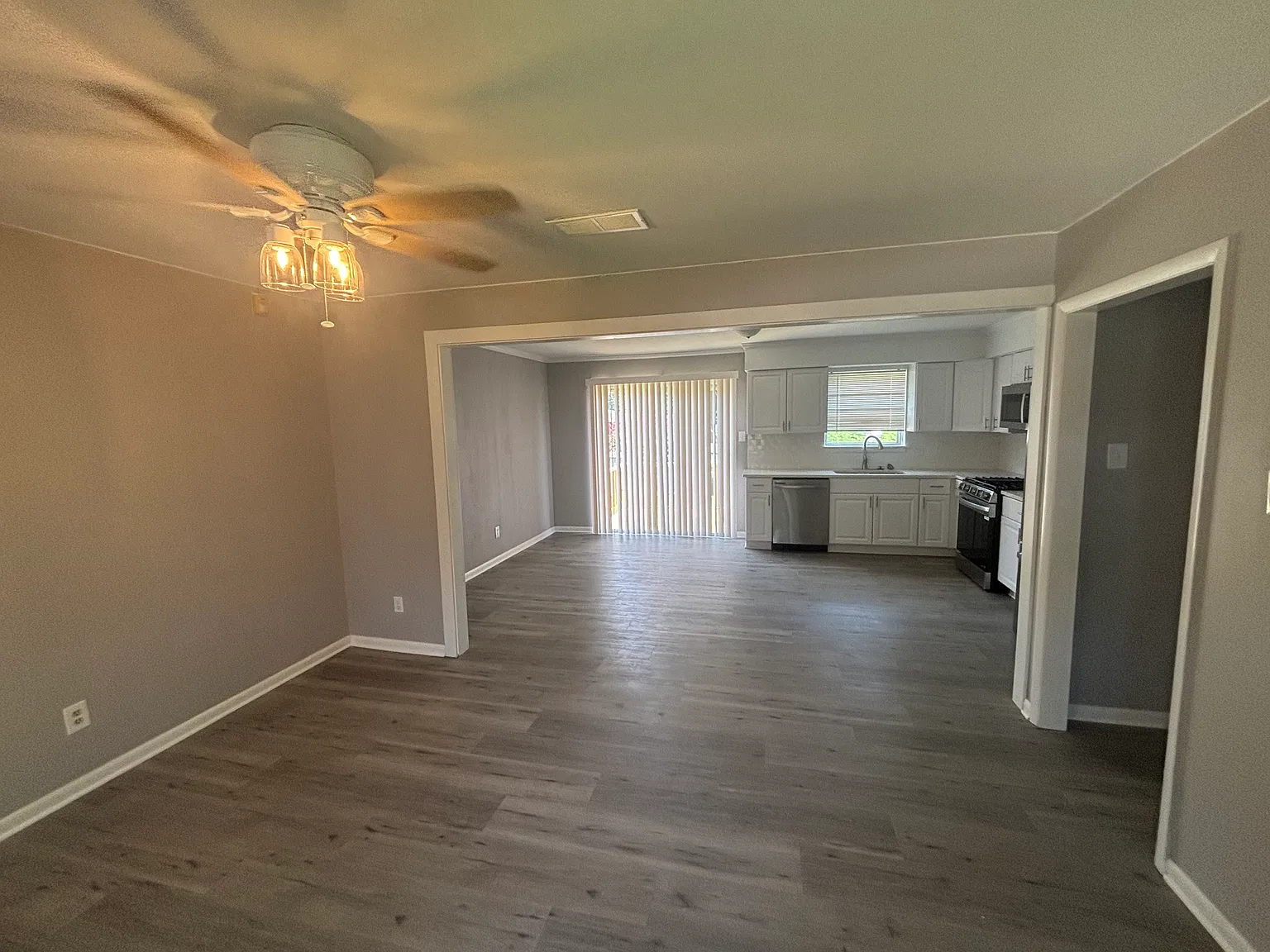 3 bed, 1.5 bath, 1000 sqft, $1,350 — Photo 2