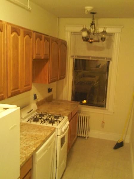 2nd image of 56 Queensberry St APT 18R