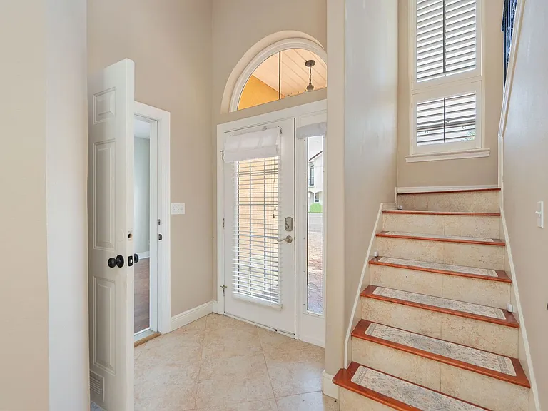 272 Calusa Blvd — Photo 5