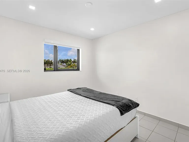 1417 SW 139th Ave — Photo 15