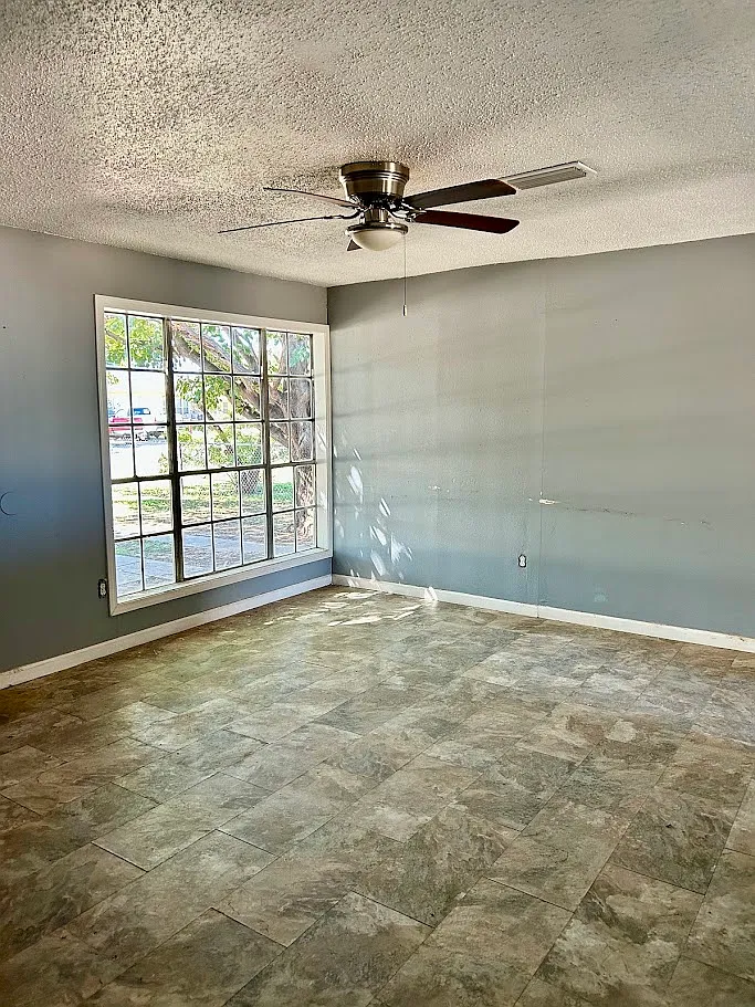 Good sized living area with nice natural light. - 2122 Cornell St