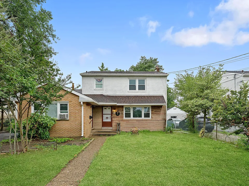 806 S Fairview St