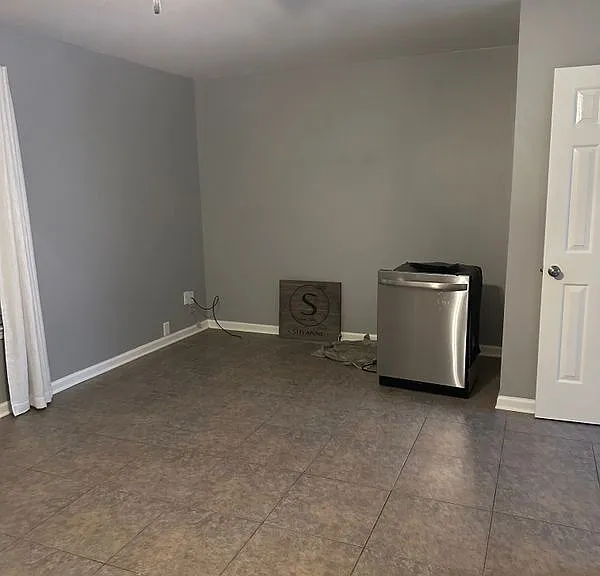 8085 Creekwood Cir E — Photo 6