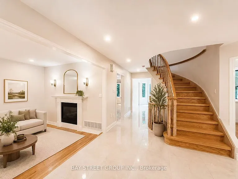1054 Chateau Ct — Photo 13