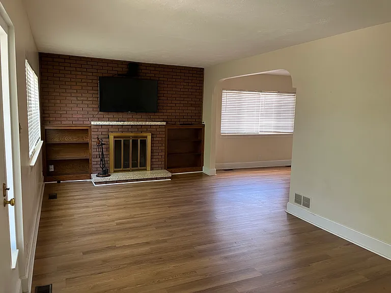 1564 E Laird Ave — Photo 3