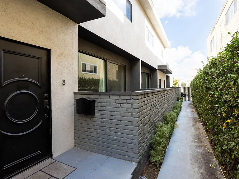 1823 N Fuller Ave — Photo 29