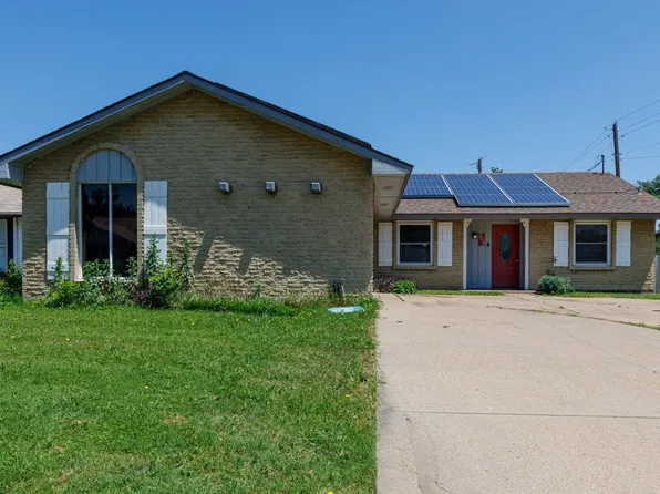 302 W Springdale Ln, Grand Prairie, TX 75052
