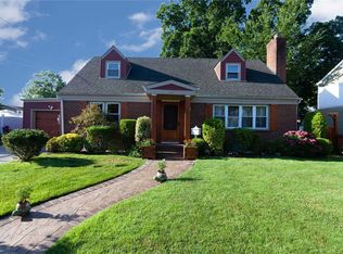 858 Barth Dr, Baldwin, NY 11510
