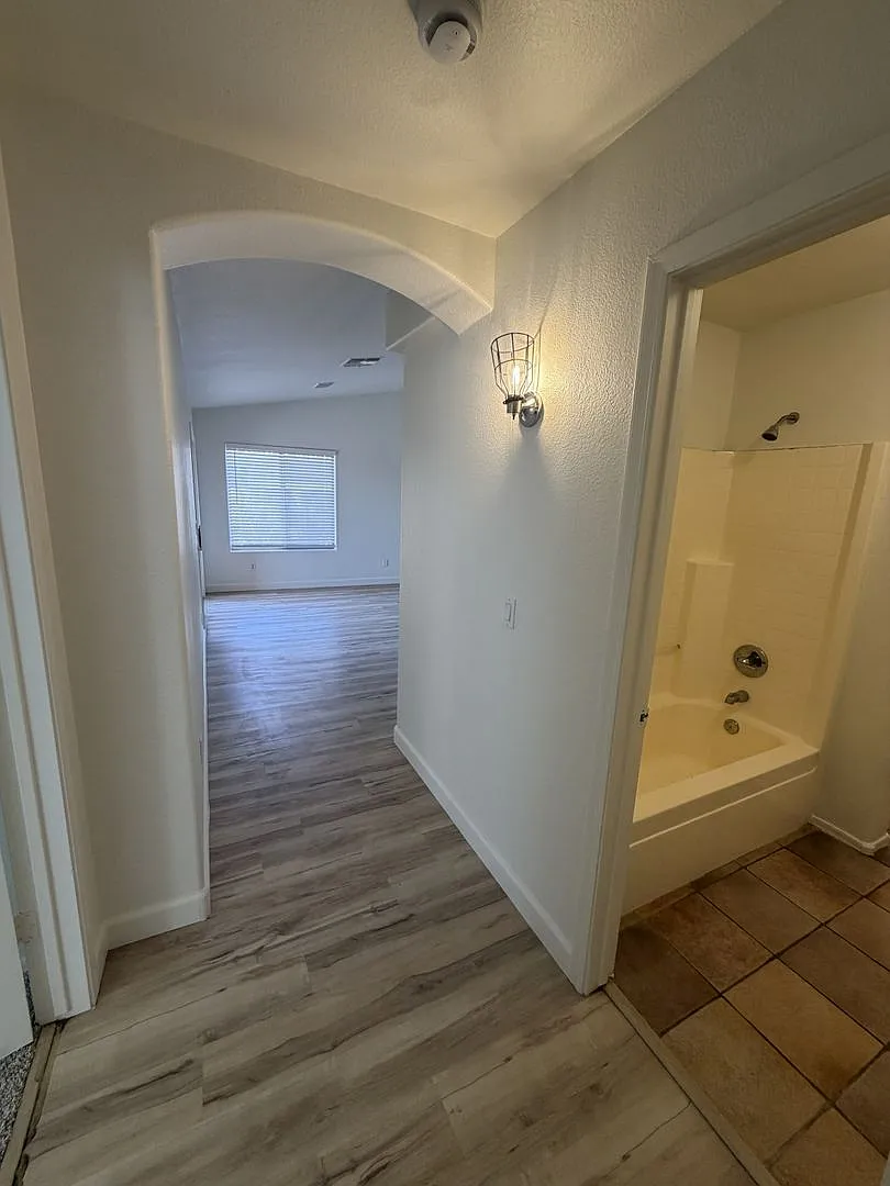 Refreshed 4 bed 2 bath with curb appeal and charm! — Photo 4