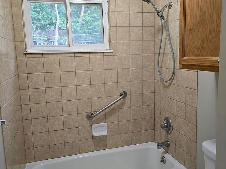 5814-5816 NW Walnut Ct — Photo 11
