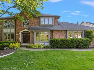229 Stonetree Cir, Rochester Hills, MI 48309