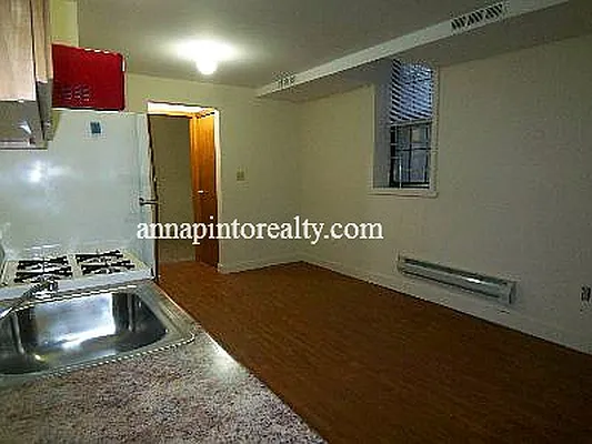 Sold by Anna Pinto Realty | media 16