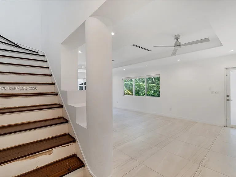 550 W 49th St — Photo 21