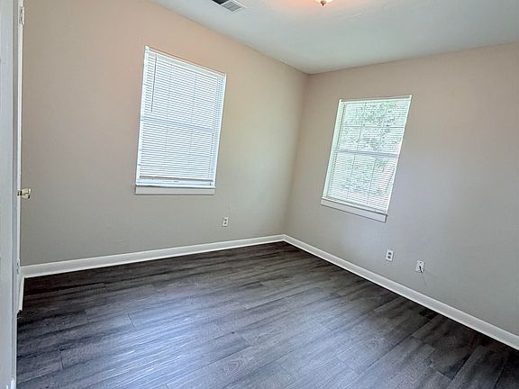 5th image of 4830 Ruthenia Rd